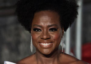 Viola Davis Glam Smokey Eye Makeup Wallpaper