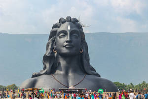 Visitors Of The Adiyogi Shiva Statue Wallpaper