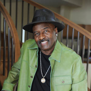 Walter Williams Of O’jays In Concert Wallpaper