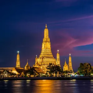 Wat Arun With Yellow Lights Wallpaper