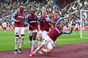 West Ham United Players Celebrating Goal Wallpaper