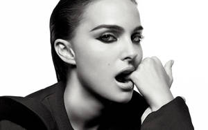 Wet Look Of Natalie Portman Wallpaper