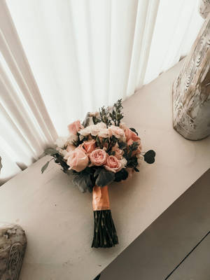 White And Pink Roses Bridal Flower Bouquet Wallpaper