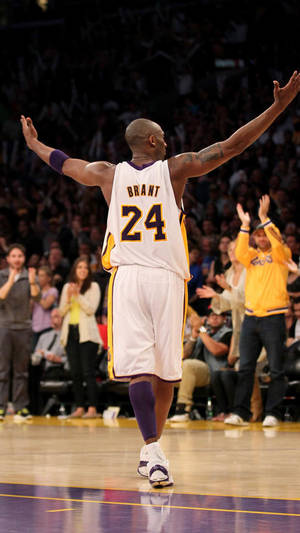 White Lakers Jersey Kobe Bryant Iphone Wallpaper