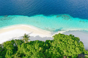 White Sand Beach Ocean Blue Water Wallpaper