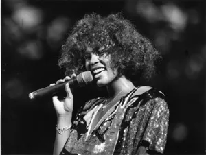 Whitney Houston Singing Live Wallpaper