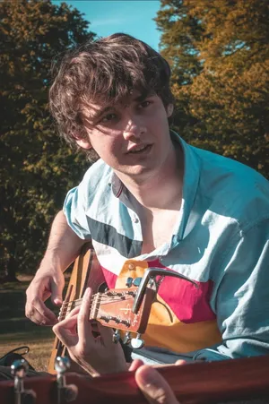 Wilbur Soot Playing Guitar Wallpaper