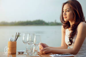 Woman Beautiful Lunch Wallpaper