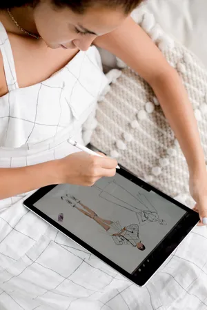 Woman Drawing With Apple Ipad Pro Wallpaper