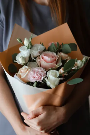 Woman Holding Roses Flower Bouquet Wallpaper