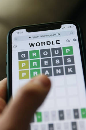 Wordle Gameplay Smartphone Screen Wallpaper