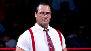 Wrestlerin Glassesand Suspenders Wallpaper