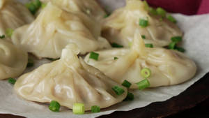 Xiaolongbao Food Topped With Green Onions Wallpaper