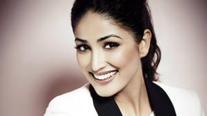 Yami Gautam Smile Wallpaper