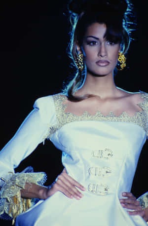 Yasmeen Ghauri Posing In High-fashion Clothes Wallpaper