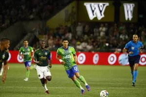 Yimmi Chara In Action During Football Match 2022 Wallpaper