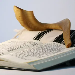 Yom Kippur Horn And Book Wallpaper