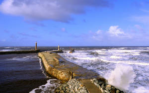 Yorkshire Whitby Harbour Lighthouses Wallpaper