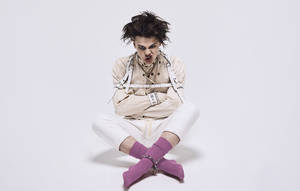 Yungblud Shines As A Rising English Music Star Wallpaper