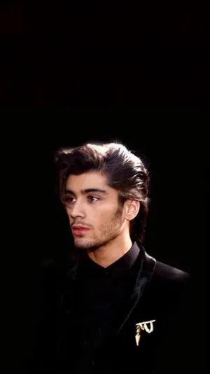 Zayn Malik At The Bbc Music Awards Sporting His Iconic Hairstyle, Captured As An Appealing Iphone Wallpaper. Wallpaper