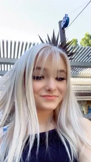 Zoe Laverne Under Clear Sky Wallpaper